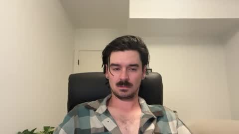 Snapshot of moustachematt chatting on 06-18-26, 03:18 moustachematt online show from 06-18-26, 03:18