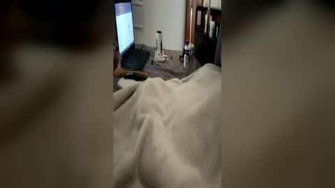Sequoia-Cocked Hombre de Sur online show from 06-15-26, 01:35
