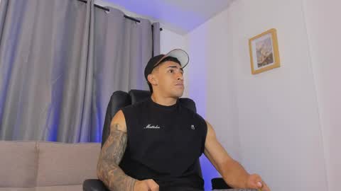 Snapshot of mr_adrian_ chatting on 04-07-26, 12:38 online show from 04-07-26, 12:38