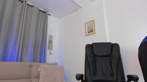 Snapshot of mr_adrian_ chatting on 04-08-26, 12:38 online show from 04-08-26, 12:38