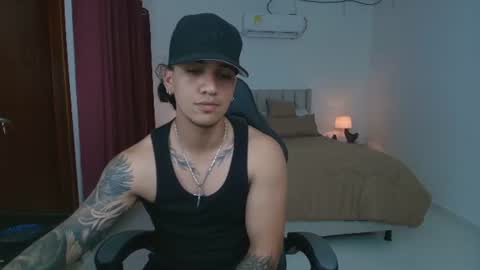Snapshot of mr_maximo chatting on 06-17-26, 02:47 mr_maximo online show from 06-17-26, 02:47