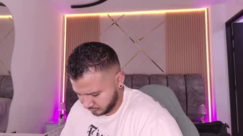 MIKEE online show from 05-26-26, 03:02