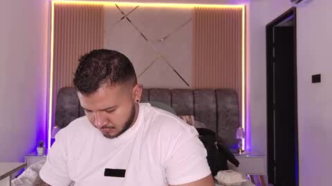 MIKEE online show from 05-31-26, 03:04