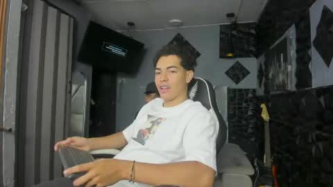 mr_mois online show from 04-20-26, 09:34