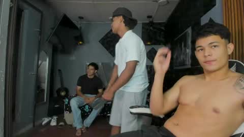 mr_mois online show from 04-23-26, 05:08