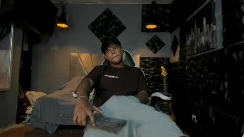 mr_mois online show from 05-13-26, 09:44