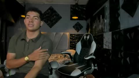 mr_mois online show from 05-18-26, 05:35