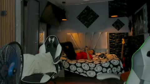 Snapshot of mr_mois chatting on 05-24-26, 05:34 mr_mois online show from 05-24-26, 05:34
