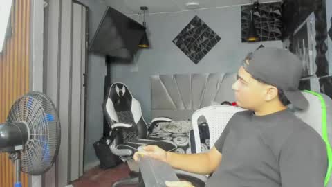 Snapshot of mr_mois chatting on 05-26-26, 05:36 mr_mois online show from 05-26-26, 05:36