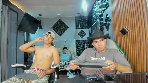 Snapshot of mr_mois chatting on 05-30-26, 06:54 mr_mois online show from 05-30-26, 06:54