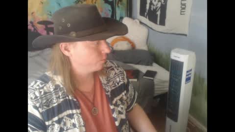 mr_strawberry online show from 04-24-26, 06:32