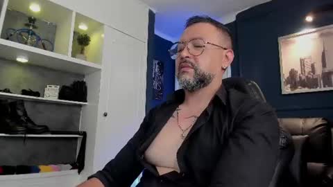 Snapshot of mrfrank_tattoo chatting on 06-19-26, 02:21 MrFrank. online show from 06-19-26, 02:21