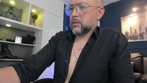 Snapshot of mrfrank_tattoo chatting on 06-26-26, 02:32 MrFrank. online show from 06-26-26, 02:32