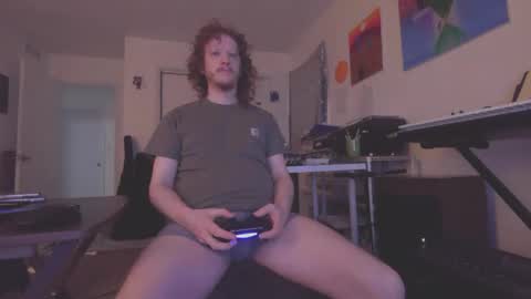 Snapshot of mrgoldtouch chatting on 05-11-26, 10:54 Ian online show from 05-11-26, 10:54