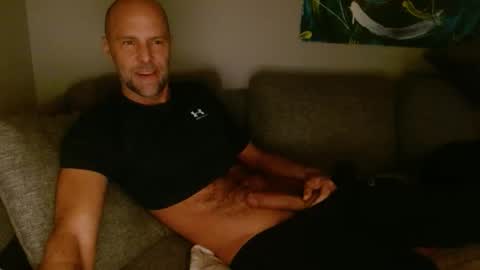 Snapshot of mrpornstar33 chatting on 04-03-26, 04:32 Twinsoulsex online show from 04-03-26, 04:32