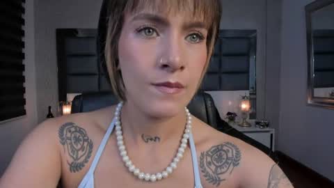 Snapshot of mrs_regina_clk chatting on 06-19-26, 03:55 Regina online show from 06-19-26, 03:55