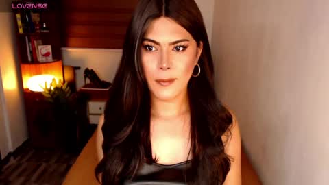 Snapshot of msveeyxo1 chatting on 05-27-26, 08:28 Veey online show from 05-27-26, 08:28
