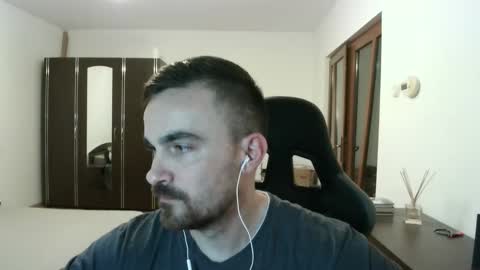 Snapshot of mu5clemania chatting on 03-09-26, 08:35 Victor online show from 03-09-26, 08:35