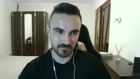 Snapshot of mu5clemania chatting on 03-10-26, 08:14 Victor online show from 03-10-26, 08:14