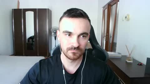 Snapshot of mu5clemania chatting on 03-17-26, 11:46 Victor online show from 03-17-26, 11:46