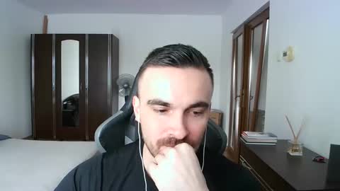 Snapshot of mu5clemania chatting on 03-18-26, 10:40 Victor online show from 03-18-26, 10:40