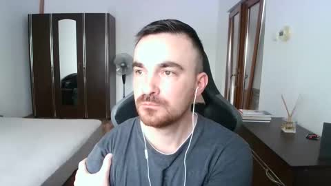 Snapshot of mu5clemania chatting on 03-19-26, 08:18 Victor online show from 03-19-26, 08:18