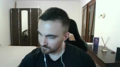 Snapshot of mu5clemania chatting on 03-19-26, 08:24 Victor online show from 03-19-26, 08:24