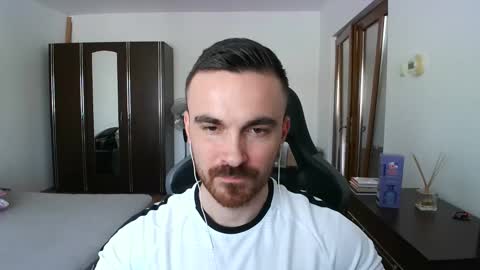 Snapshot of mu5clemania chatting on 03-25-26, 12:00 Victor online show from 03-25-26, 12:00