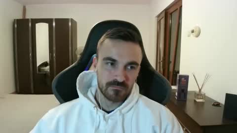 Snapshot of mu5clemania chatting on 03-26-26, 07:41 Victor online show from 03-26-26, 07:41