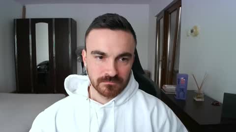 Snapshot of mu5clemania chatting on 03-27-26, 08:26 Victor online show from 03-27-26, 08:26