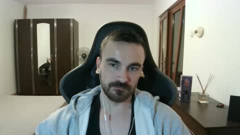 Snapshot of mu5clemania chatting on 03-29-26, 08:31 Victor online show from 03-29-26, 08:31