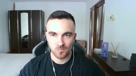 Snapshot of mu5clemania chatting on 04-01-26, 12:50 Victor online show from 04-01-26, 12:50