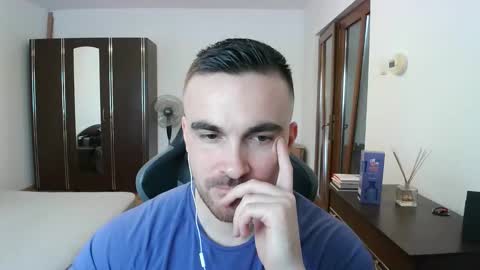 Snapshot of mu5clemania chatting on 04-02-26, 12:25 Victor online show from 04-02-26, 12:25