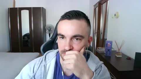 Snapshot of mu5clemania chatting on 04-04-26, 08:23 Victor online show from 04-04-26, 08:23