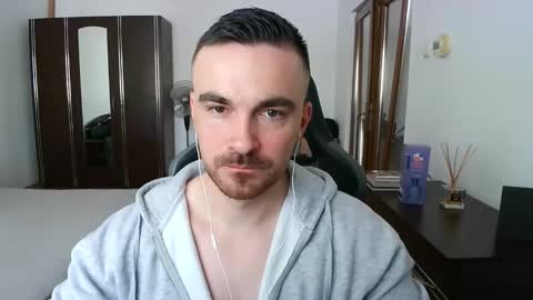 Snapshot of mu5clemania chatting on 04-05-26, 08:22 Victor online show from 04-05-26, 08:22