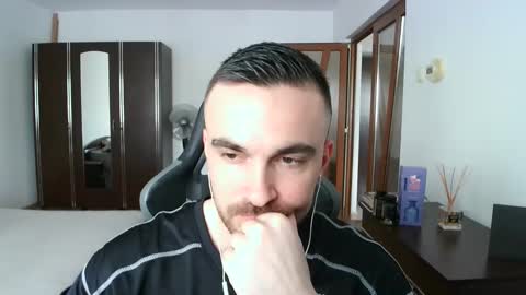 Snapshot of mu5clemania chatting on 04-06-26, 12:17 Victor online show from 04-06-26, 12:17