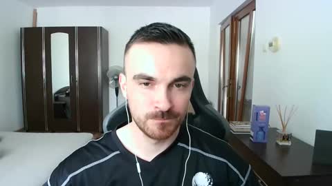 Snapshot of mu5clemania chatting on 04-07-26, 12:05 Victor online show from 04-07-26, 12:05