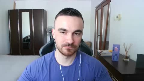 Snapshot of mu5clemania chatting on 04-15-26, 09:16 Victor online show from 04-15-26, 09:16