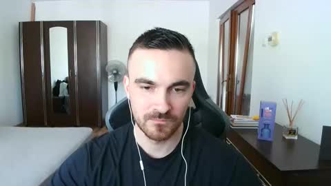 Snapshot of mu5clemania chatting on 04-16-26, 12:39 Victor online show from 04-16-26, 12:39