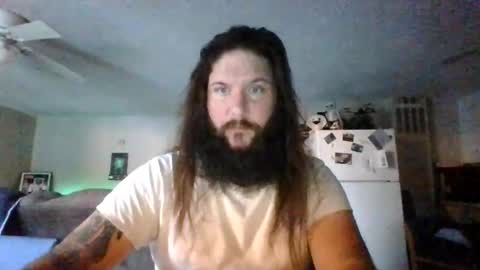 Snapshot of mudge chatting on 01-04-25, 10:02 Mudge online show from 01-04-25, 10:02