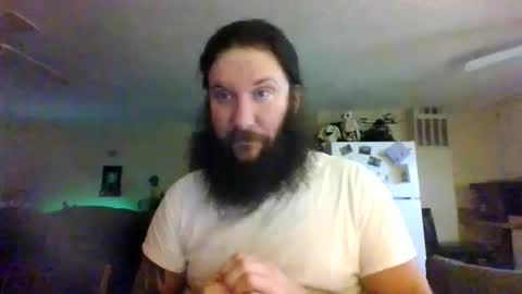 Snapshot of mudge chatting on 01-17-25, 02:29 Mudge online show from 01-17-25, 02:29