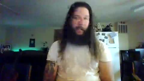 Snapshot of mudge chatting on 02-05-25, 03:23 Mudge online show from 02-05-25, 03:23