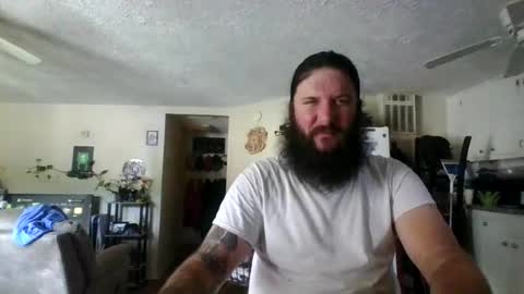 Snapshot of mudge chatting on 06-25-26, 08:57 Mudge online show from 06-25-26, 08:57