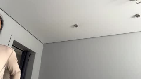 Mia online show from 03-17-26, 01:43