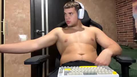 Snapshot of musclephantom chatting on 06-29-26, 07:58 Egor online show from 06-29-26, 07:58