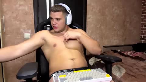 Snapshot of musclephantom chatting on 07-11-26, 08:55 Egor online show from 07-11-26, 08:55