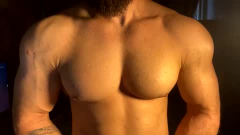 Snapshot of muscularjuggler chatting on 05-29-26, 02:42 muscularjuggler online show from 05-29-26, 02:42