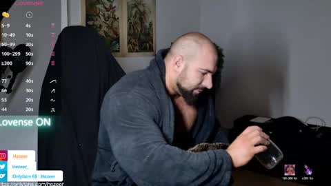 Snapshot of musculusx chatting on 04-21-26, 12:33 Musculus online show from 04-21-26, 12:33