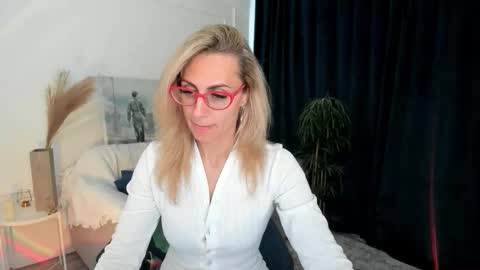 Snapshot of museofstage chatting on 03-30-26, 11:33 Diana online show from 03-30-26, 11:33