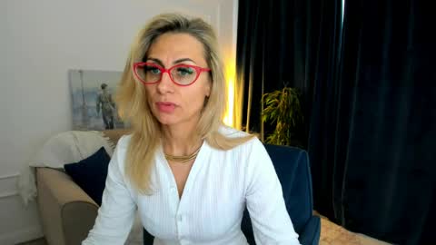 Snapshot of museofstage chatting on 04-08-26, 11:32 Diana online show from 04-08-26, 11:32